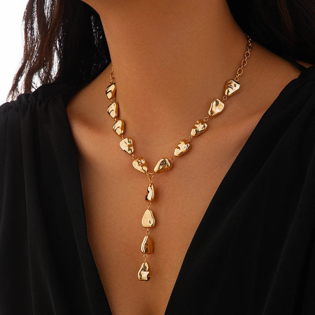 Collar forma V gota