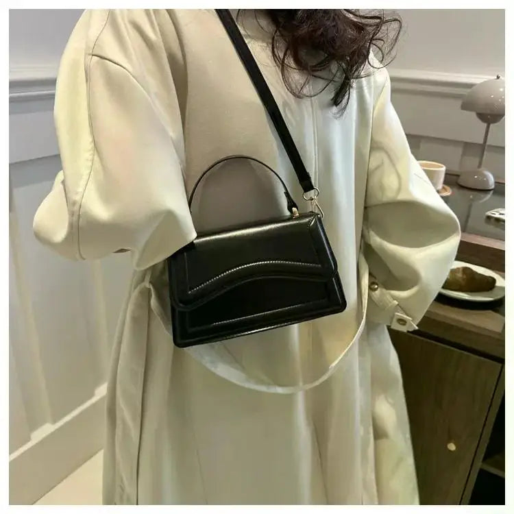 Bolso de mano efecto cuero