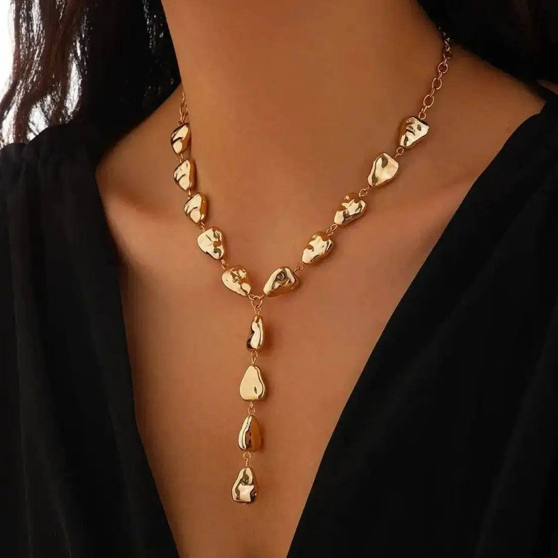 Collar forma V gota