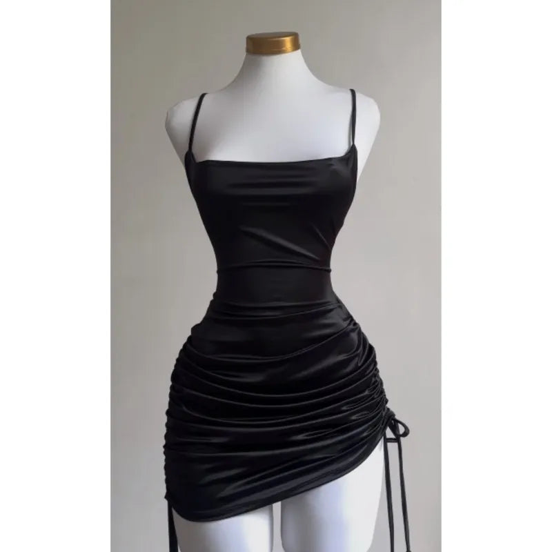 Vestido corto con espalda cordal