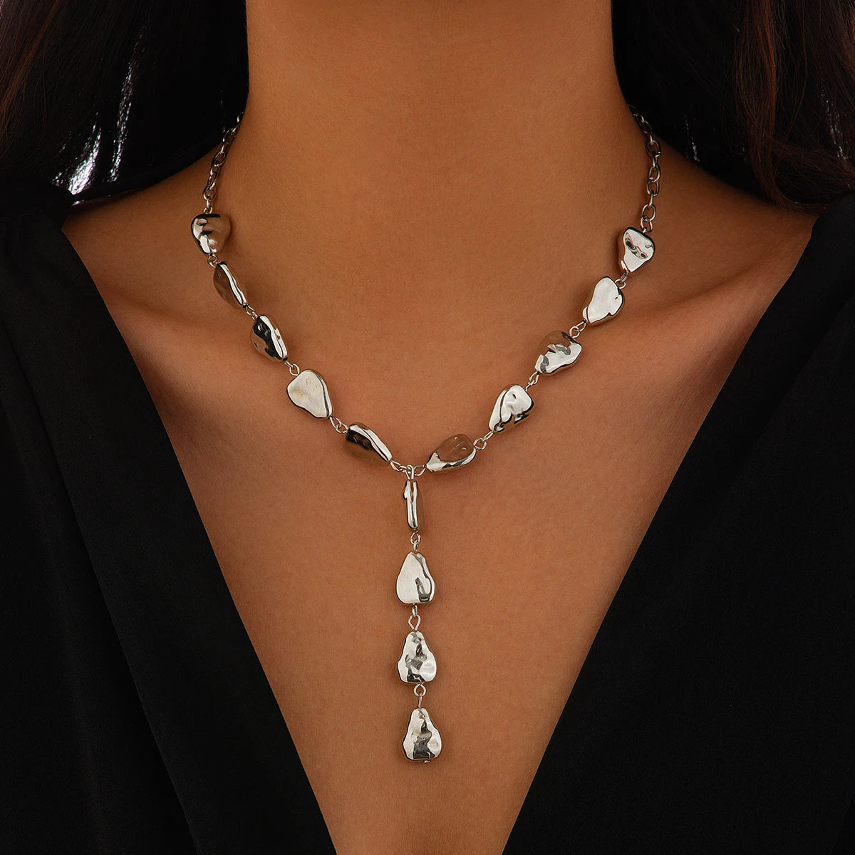 Collar forma V gota