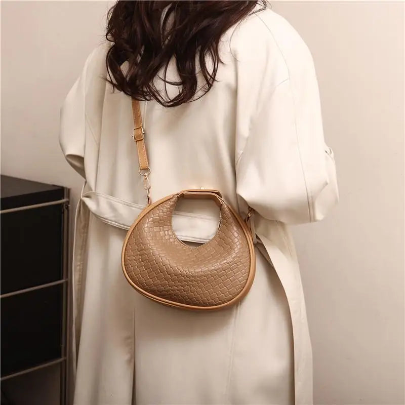 Bolso medialuna retro