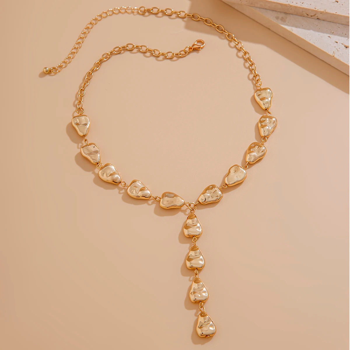 Collar forma V gota